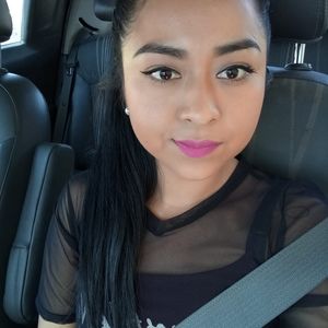 Meet your Posher, Abril